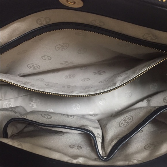 Tory Burch Robinson Double Zip Saffiano Tote - Picture 3 of 10